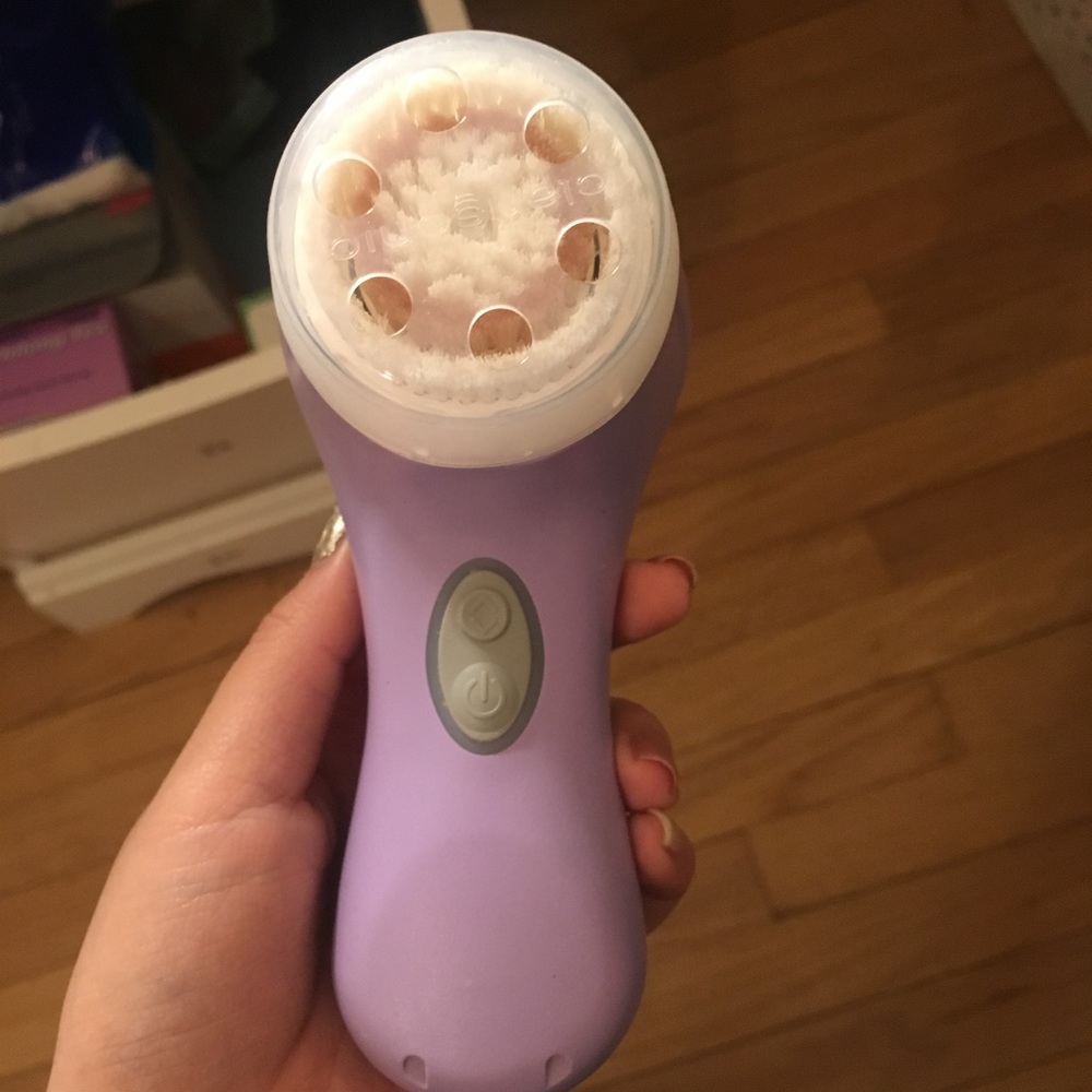 Clarisonic facial cleansing brush